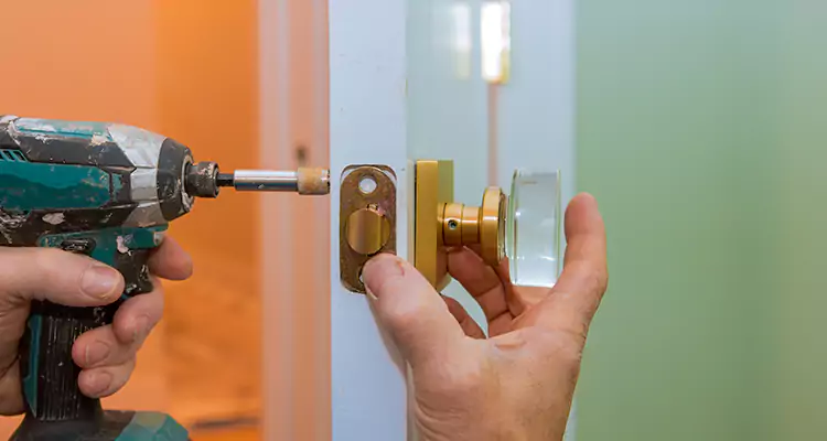 Broken Door Knob Fix in Greenacres, FL