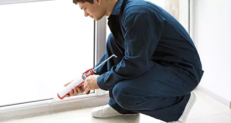 Window Glass Caulk Repair in Greenacres, FL